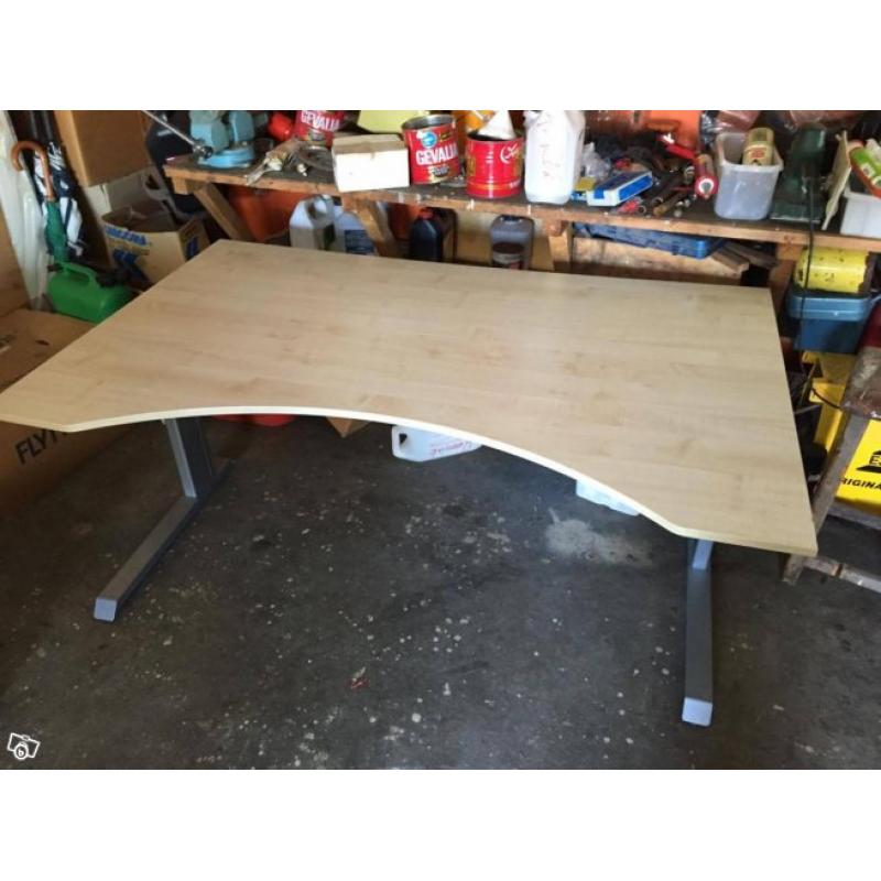 Elektriskt höj och sänkbart skrivbord
