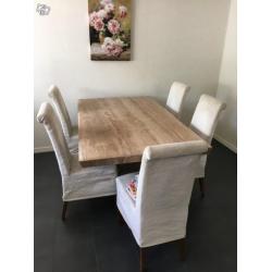 Bord +4stolar samt sidebord