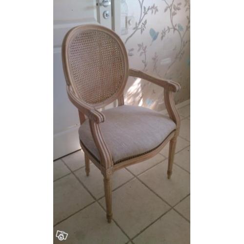 Fyra stolar ryggstöd i rotting, sits linnetyg