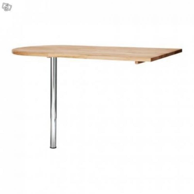 Köksbord med två stolar