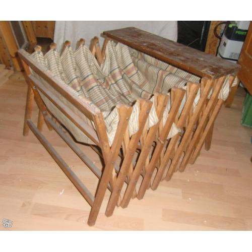 2 Pottskåp, Dragspelssäng, Fåtölj