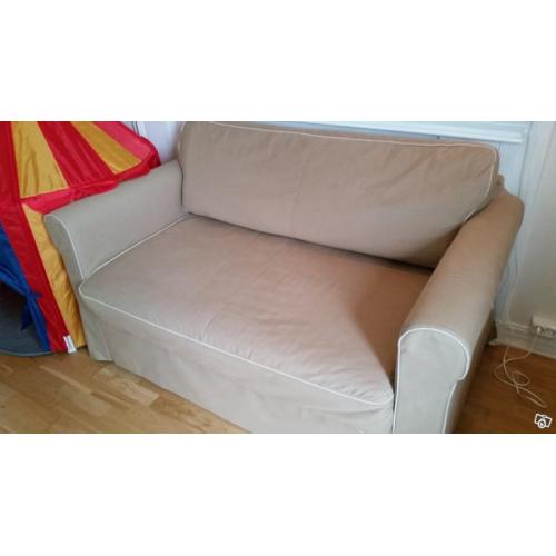 Fint 2-sits bäddsoffa