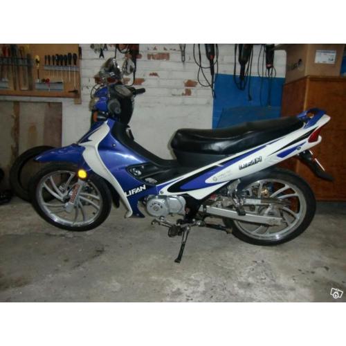 Lifan EU moped med stora hjul