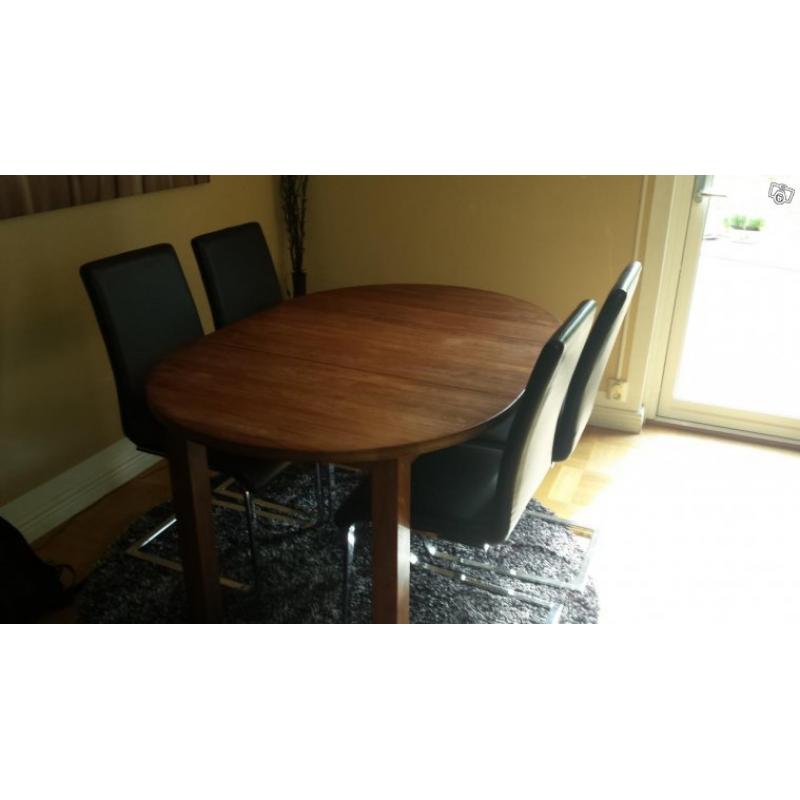 Unikt matbord i massiv Valnöt