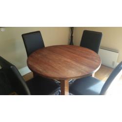 Unikt matbord i massiv Valnöt