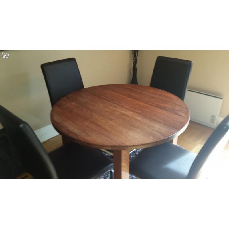 Unikt matbord i massiv Valnöt