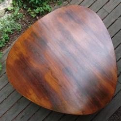 Skrivbord, soffbord och litet bord