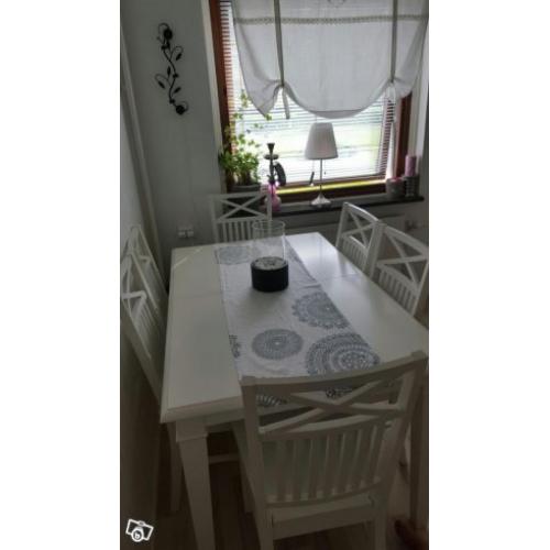 Köksbord Med 6 stolar knappt använd