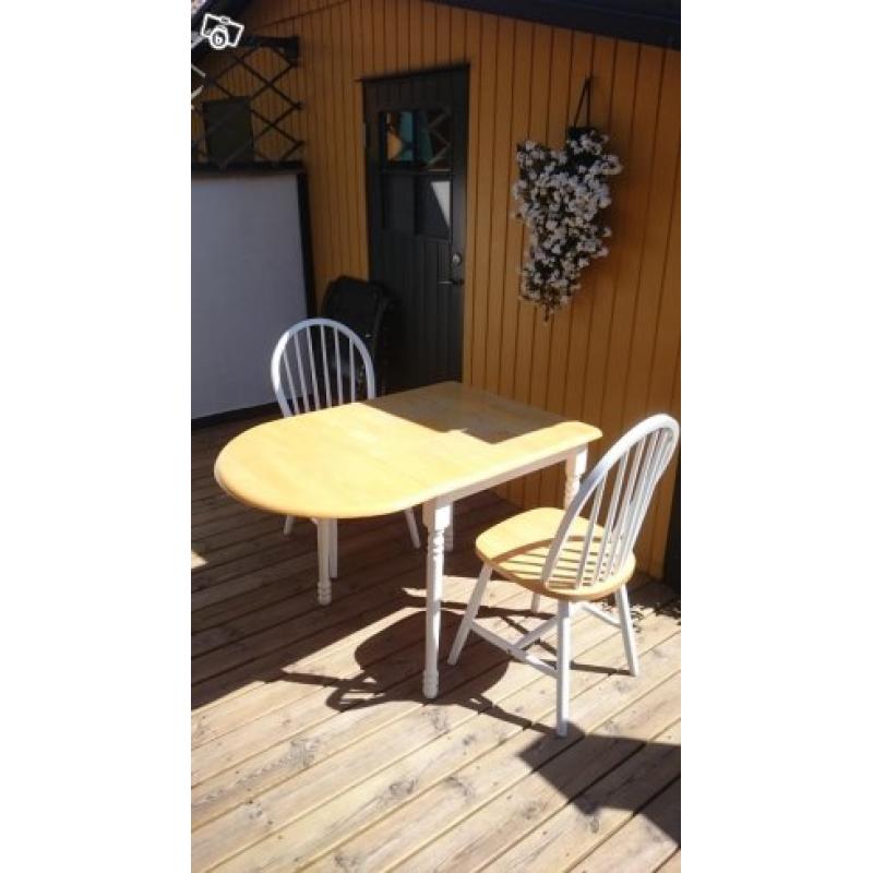 Köksbord med stolar