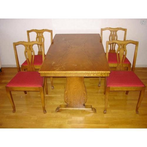 Matsalsbord - stolar - soffa - bokhylla -