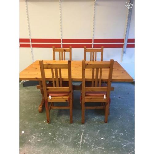 Furubord med 4 stolar