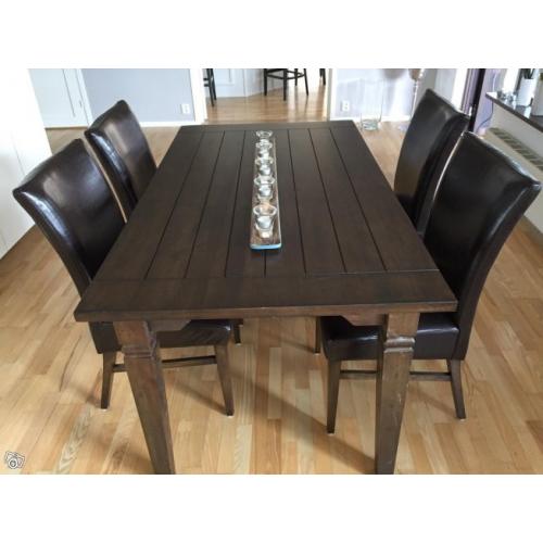 Matbord med 4 stolar