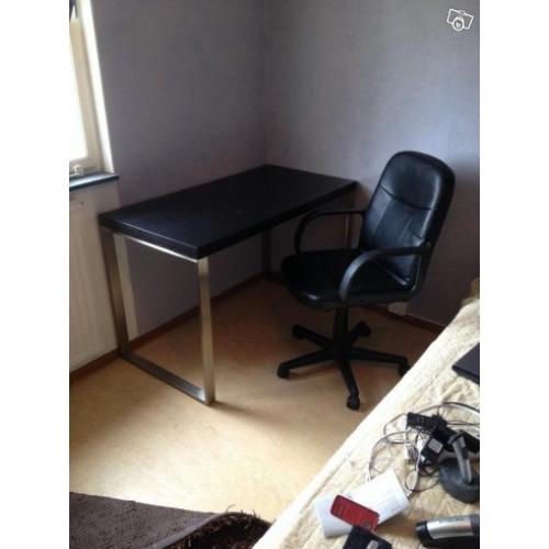 Skrivbord + kontorstol endast 600kr