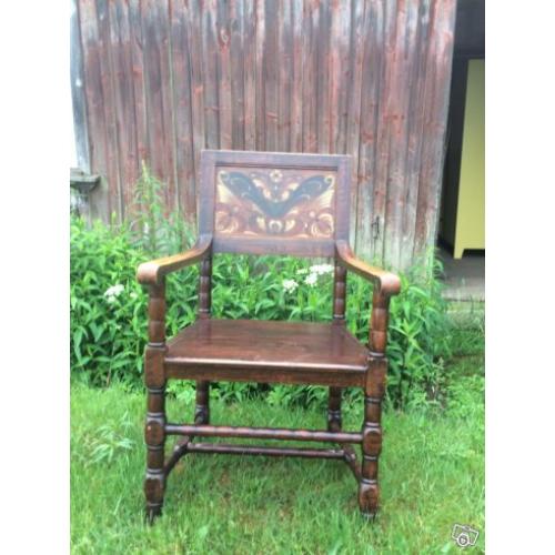 Rustikt Bord med 6st stolar skänk o hörnskåp