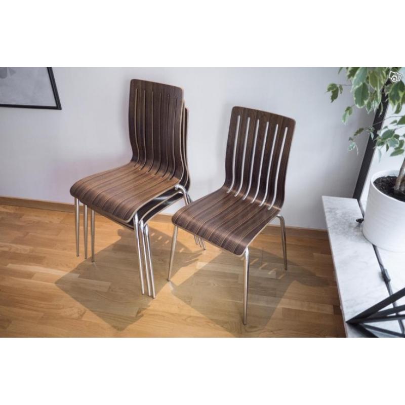 Köksbord vitt högblank med fyra stolar