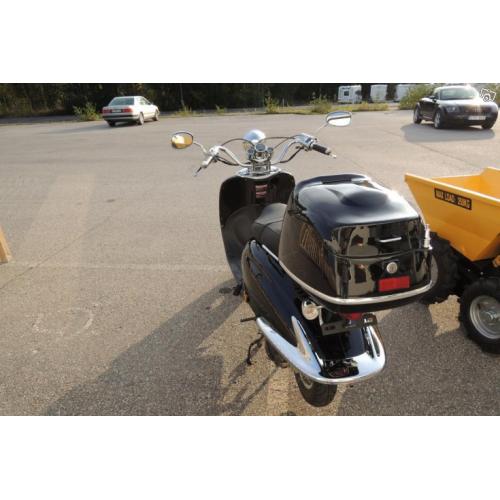 Retro moped / vespa 50cc