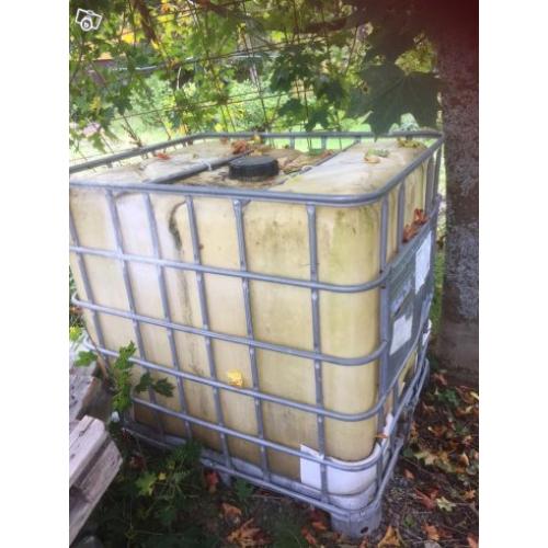 Plasttank diesel bortskänkes