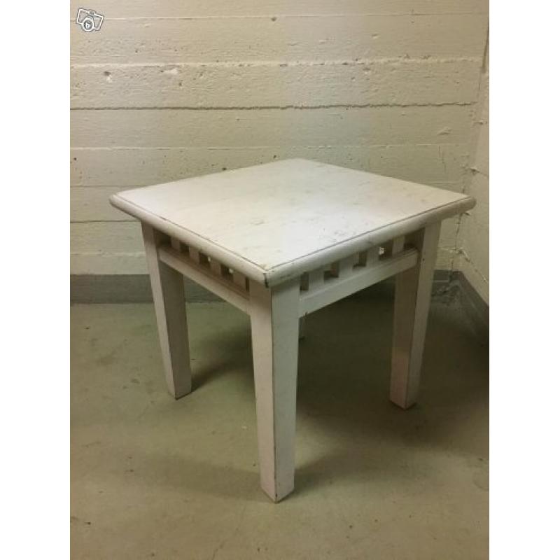 Vitrinskåp och sidobord / Soffbord