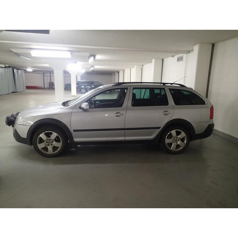 Skoda OCTAVIA COM SCOUT 2,0 FSI -08