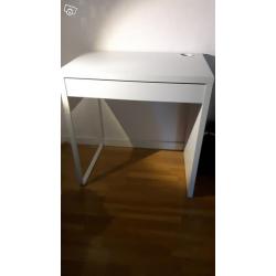 Halvmånebord, skrivbord, hörnskåp