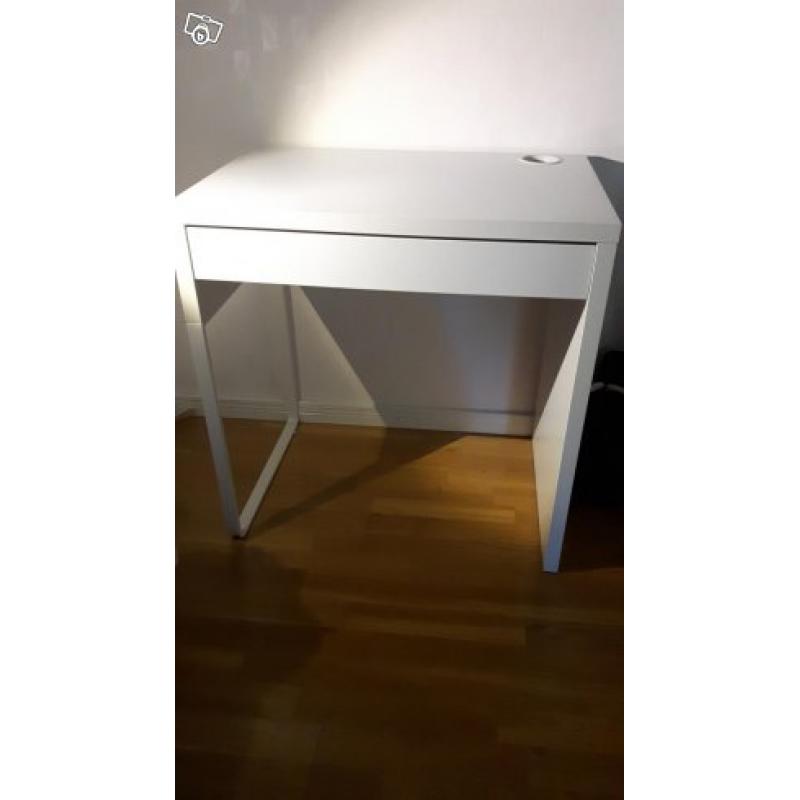 Halvmånebord, skrivbord, hörnskåp