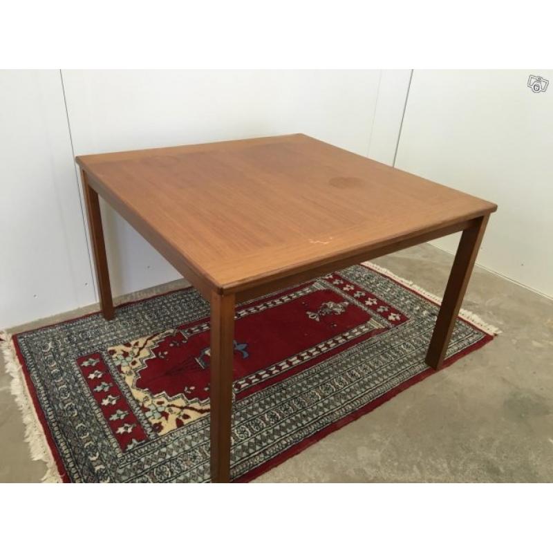 Gammalt vardagsrumsbord i Teak
