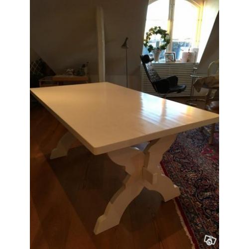 Handgjort vitt bockbord