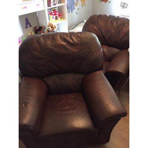 Fina skinnfåtöljer