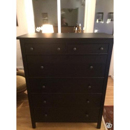 Hemnesbyrå med sex lådor