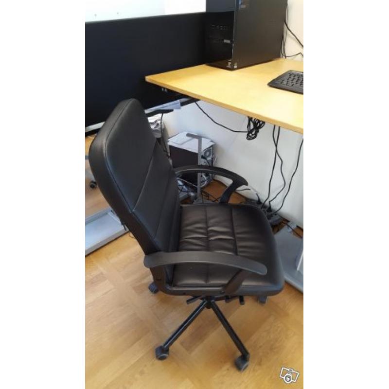 Höj och sänkbart skrivbord och stol