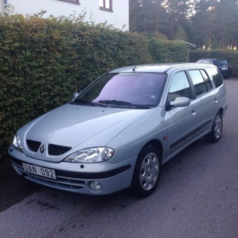 Renault Megane (kombi) -03