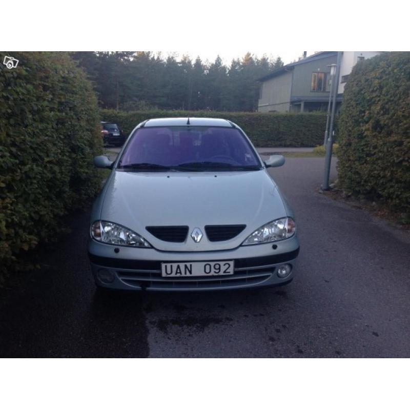 Renault Megane (kombi) -03