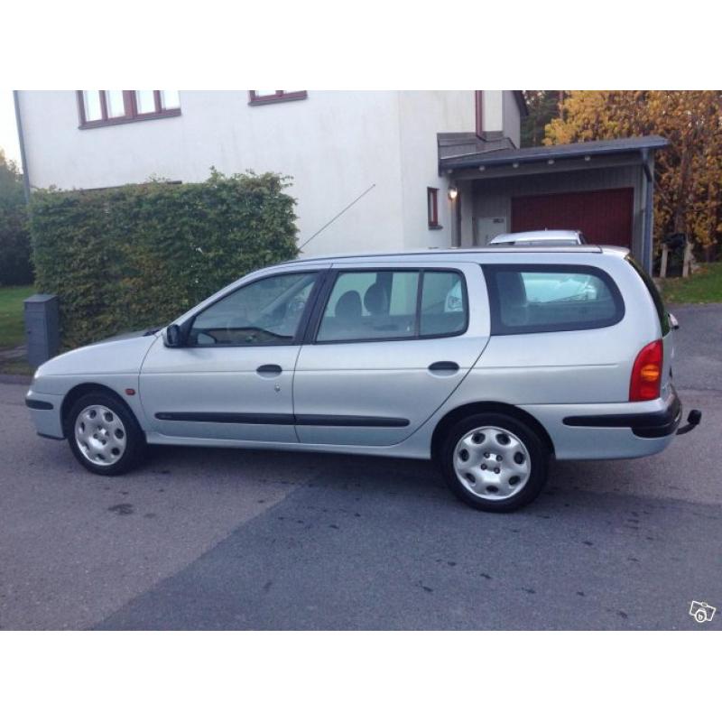 Renault Megane (kombi) -03