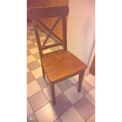 Köksbord massiv ek 3 st stolar betsad furu