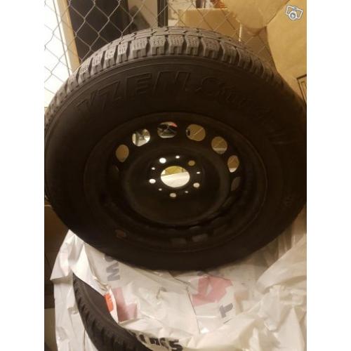 DUBBFRIA Vinterdäck med plåtfälg (BMW 528IA)