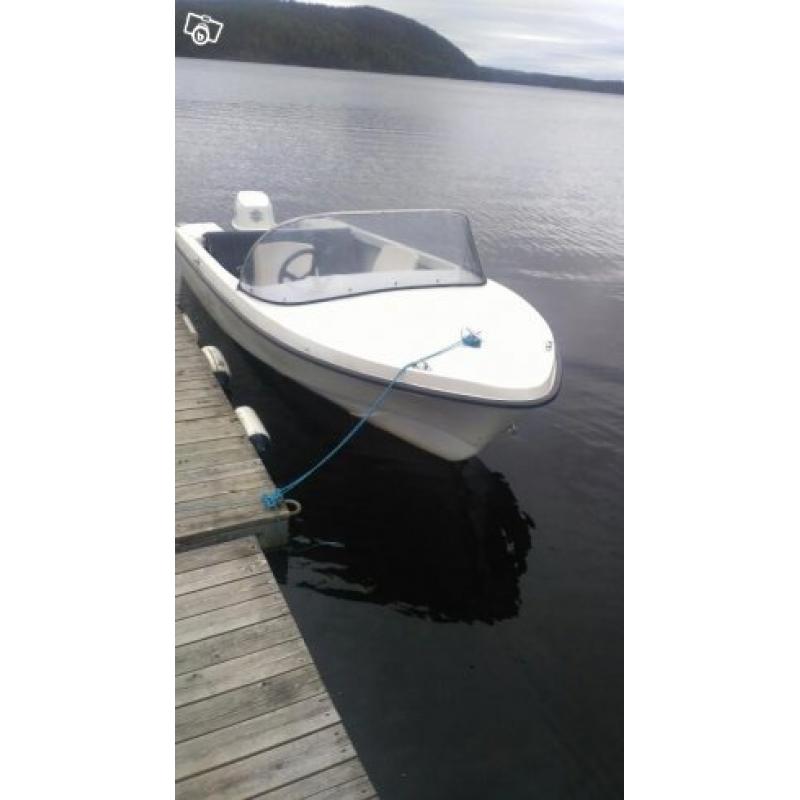 Fin båt med 65hk motor