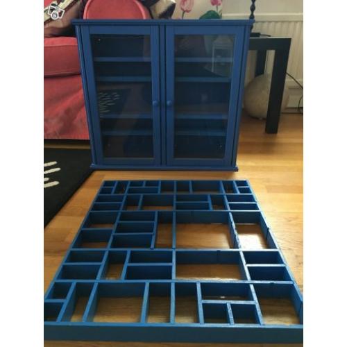 Väggskåp , prylhyllan