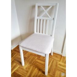 Stolar från Mio i klassisk stil & vitt bord