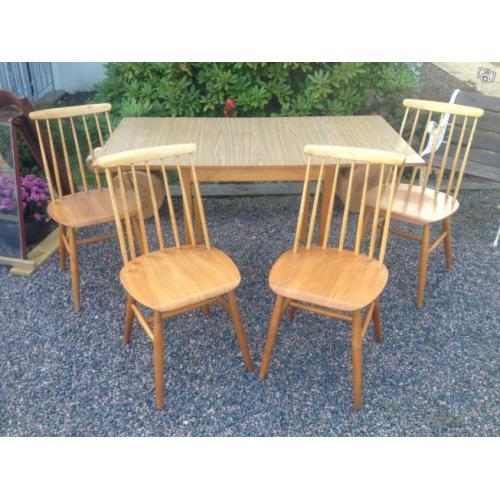 Pinnstolar och köksbord