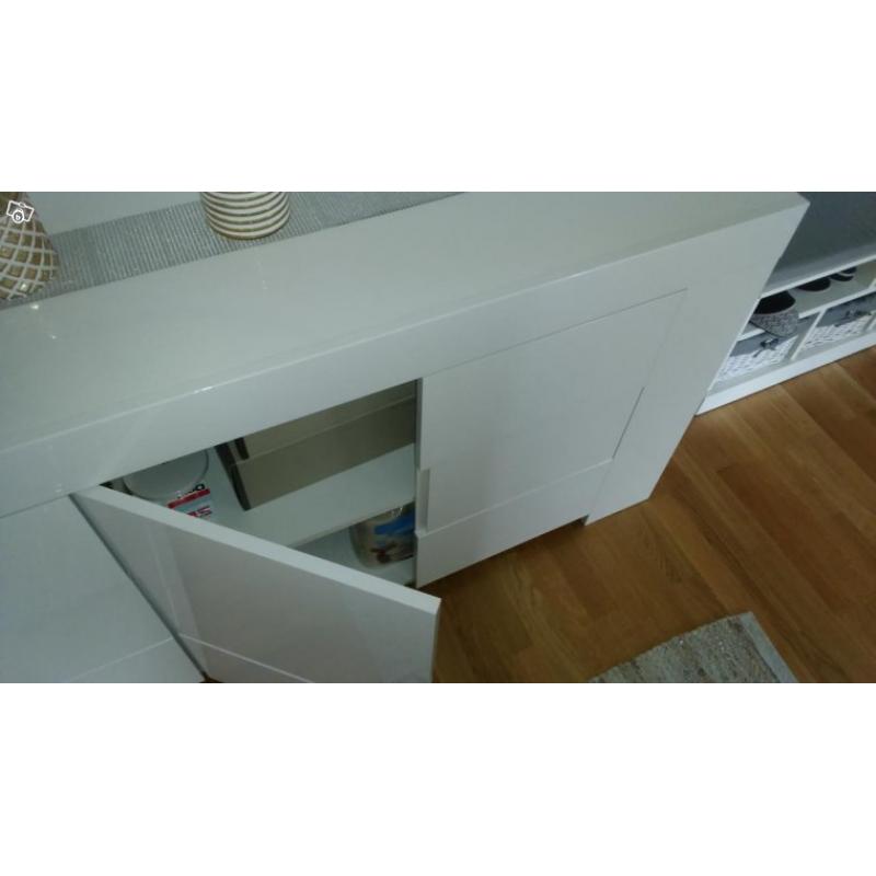 Sideboard / Byrå Skåp Skänk TVBänk juni 2016