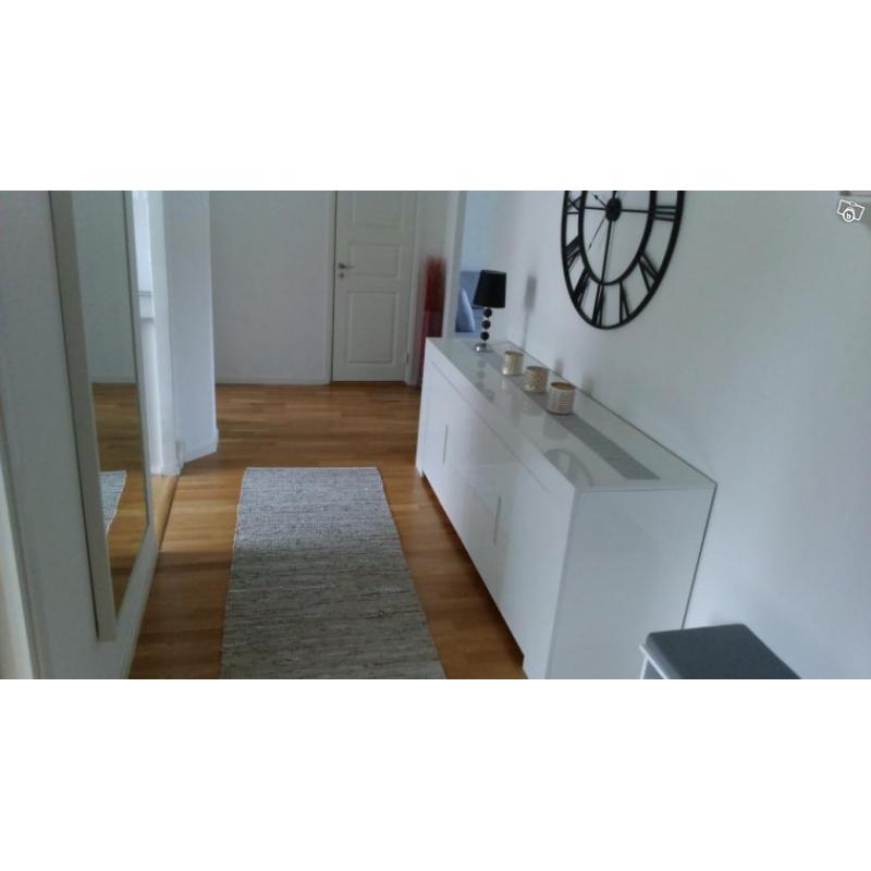 Sideboard / Byrå Skåp Skänk TVBänk juni 2016