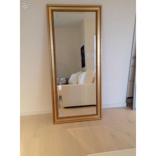 Vacker "antik" spegel med guldram