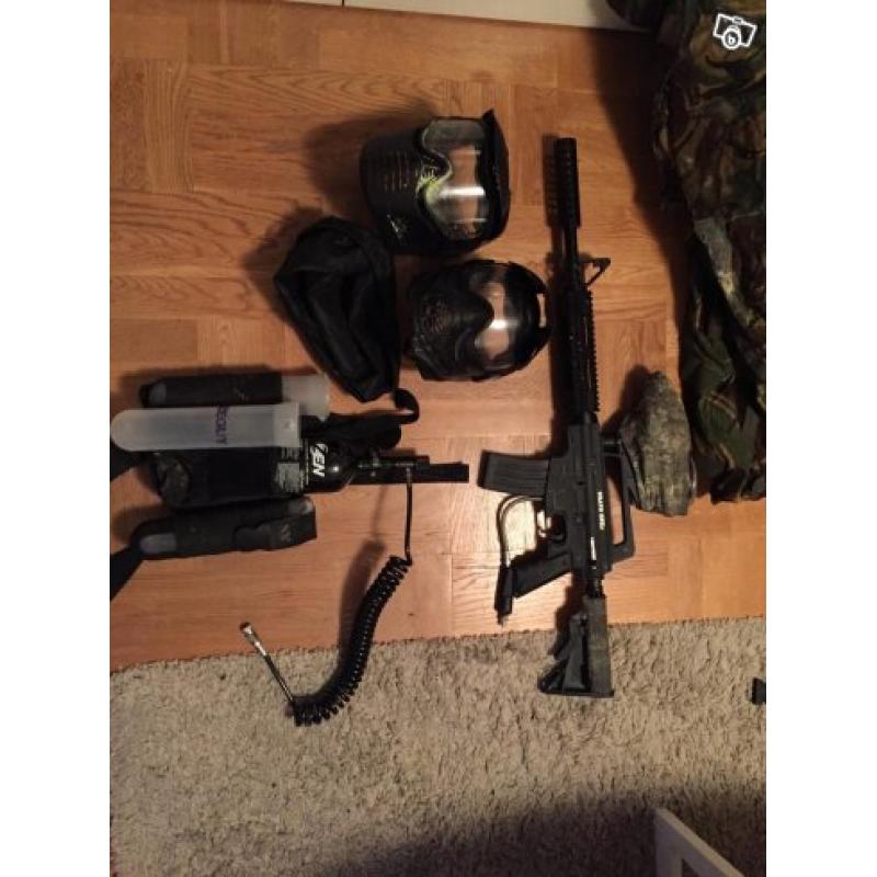 Paintball set.