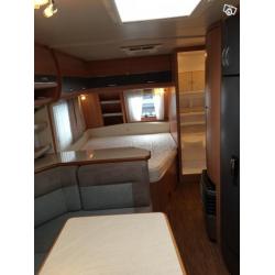 HOBBY 560 KMFE DE LUXE(2-våningsäng) 2013