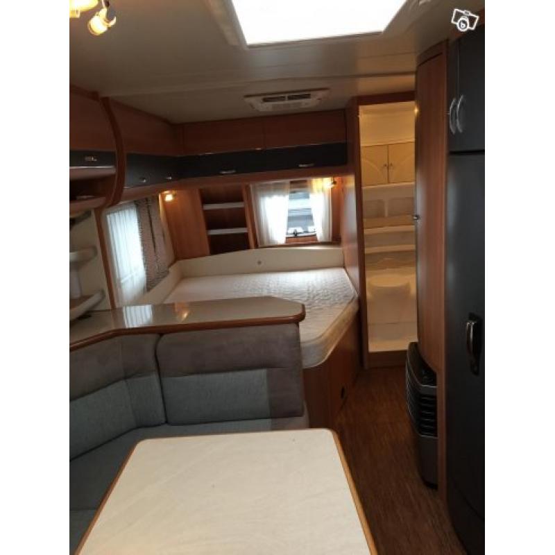 HOBBY 560 KMFE DE LUXE(2-våningsäng) 2013