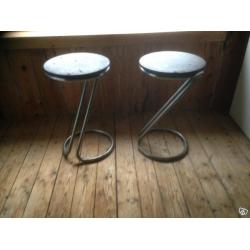 Affärs stolar samt skolbänk