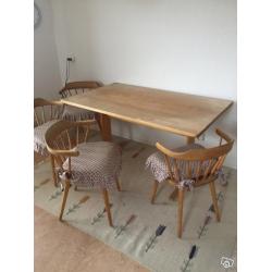 Köksbord + 4 stolar och säng