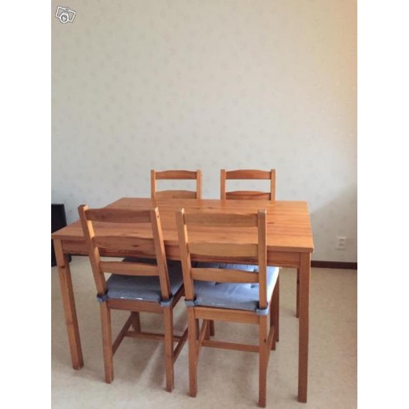 Bord + 4 stolar